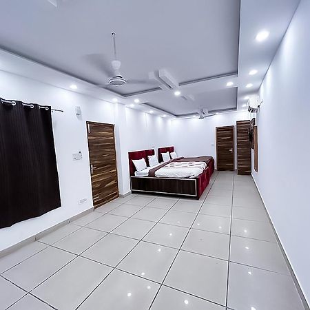 Deluxe Room Sec 132 Near Paras Mall 노이다 외부 사진